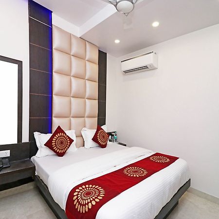 Oyo 11593 Hotel Aman Guest House Ню Делхи Екстериор снимка