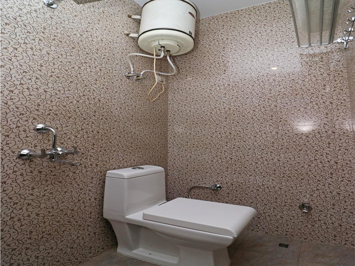 Oyo 11593 Hotel Aman Guest House Ню Делхи Екстериор снимка