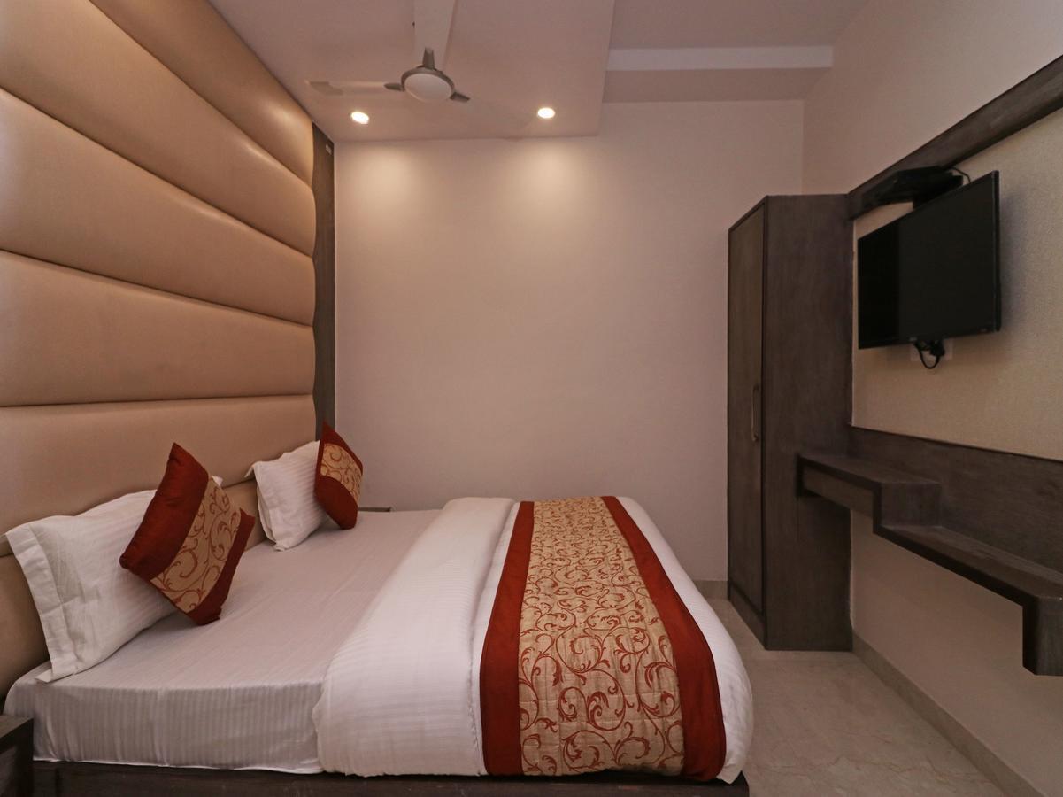 Oyo 11593 Hotel Aman Guest House Ню Делхи Екстериор снимка