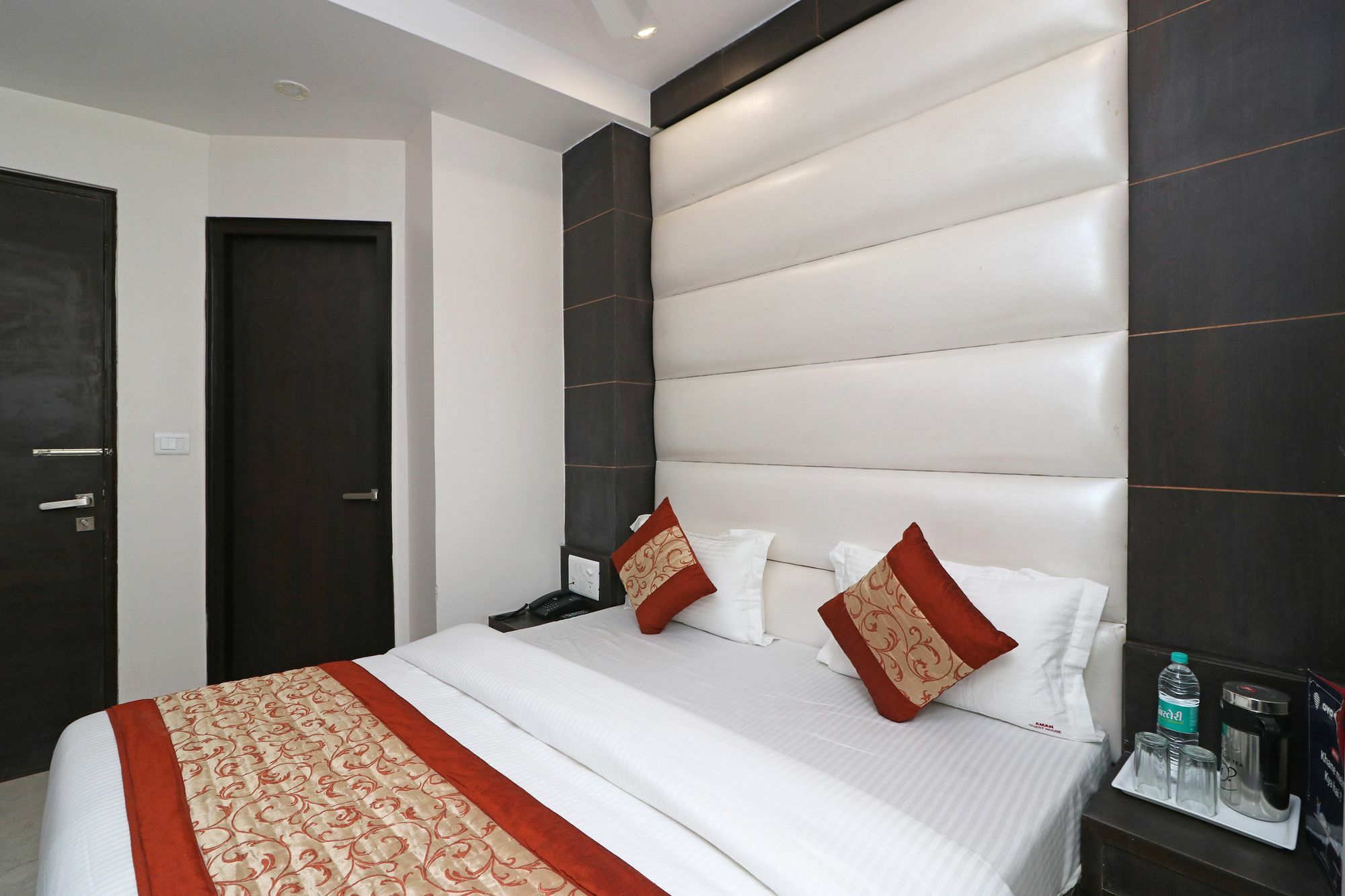 Oyo 11593 Hotel Aman Guest House Ню Делхи Екстериор снимка