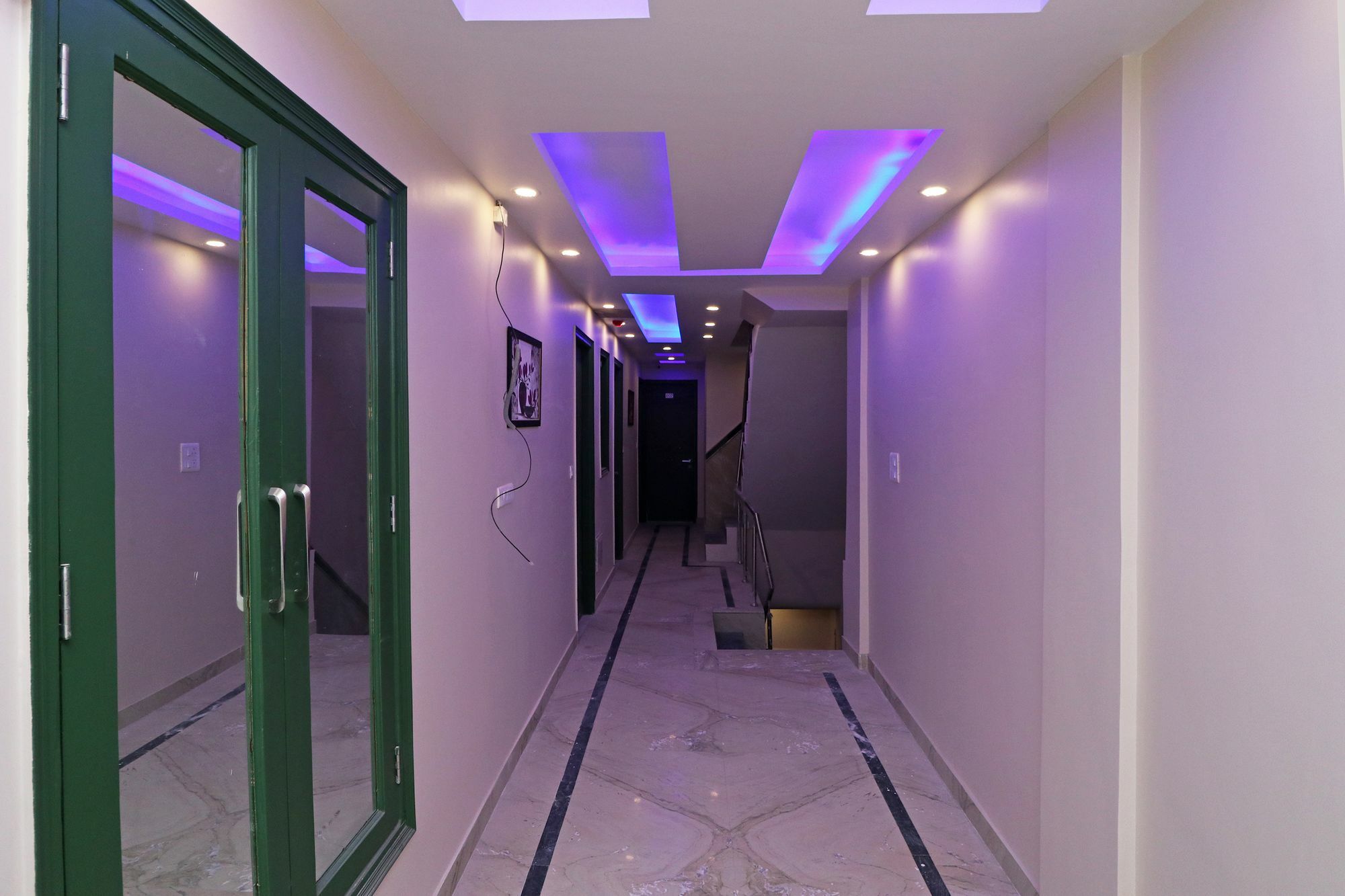 Oyo 11593 Hotel Aman Guest House Ню Делхи Екстериор снимка