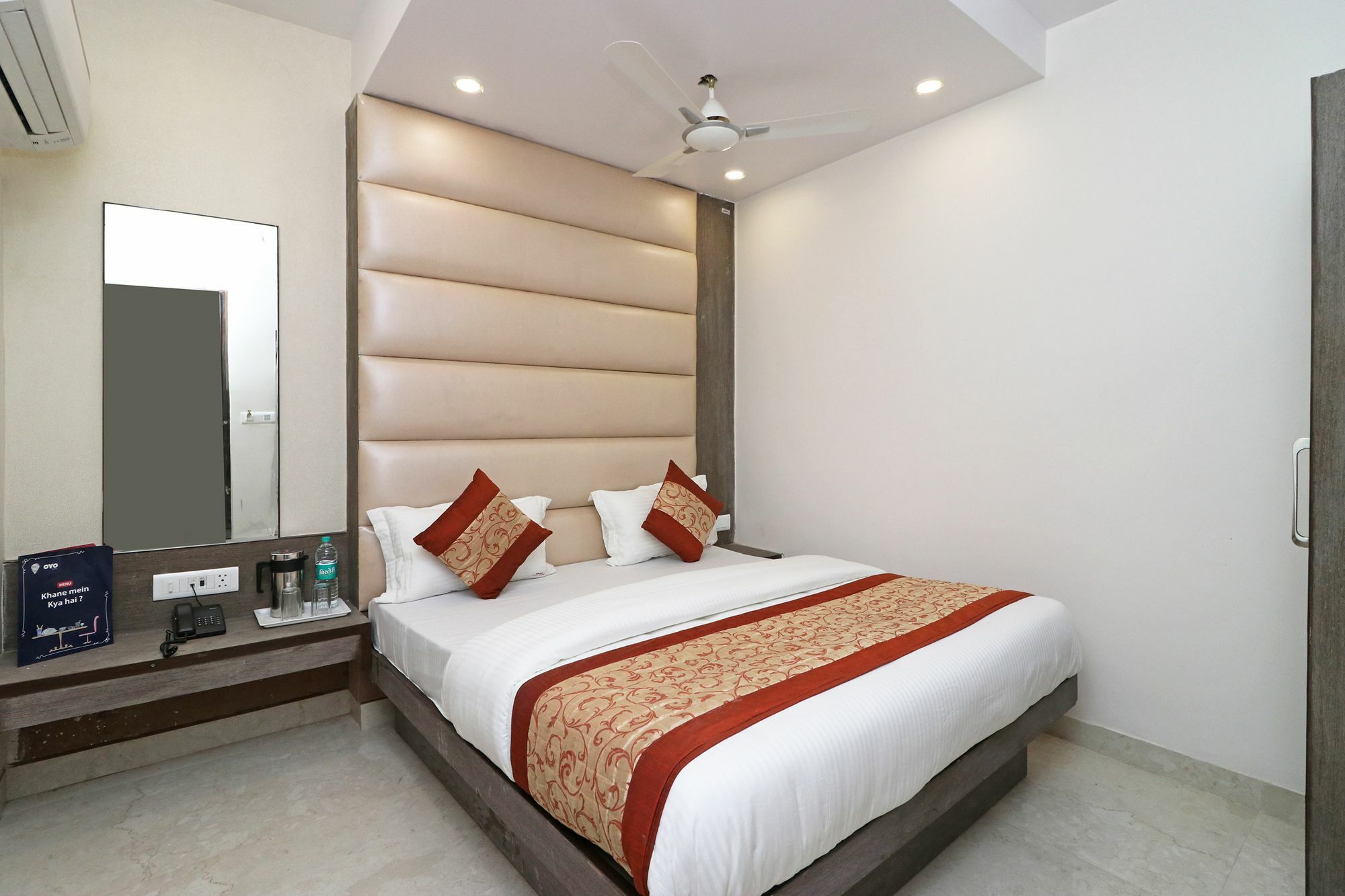 Oyo 11593 Hotel Aman Guest House Ню Делхи Екстериор снимка