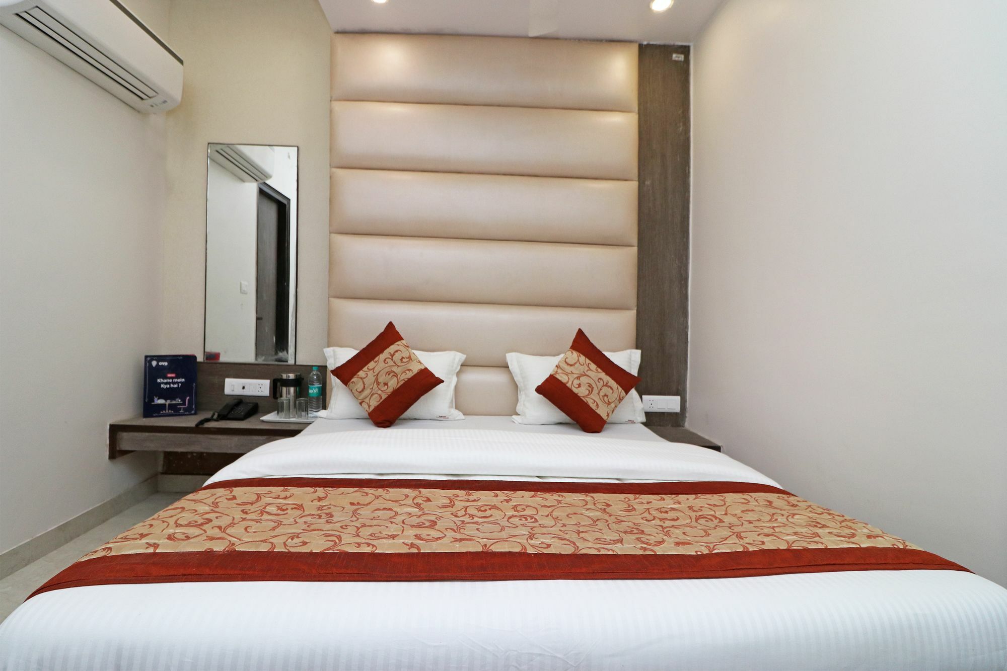 Oyo 11593 Hotel Aman Guest House Ню Делхи Екстериор снимка